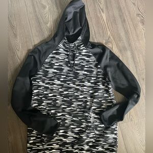 Nike Sweatshirt size large black and white therma fit